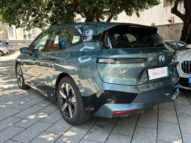 BMW iX — Фото автомобиля 6