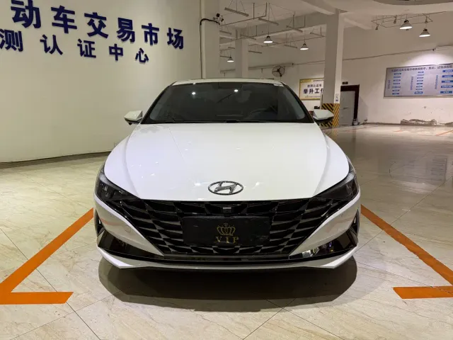 Hyundai Elantra — Фото автомобиля 2