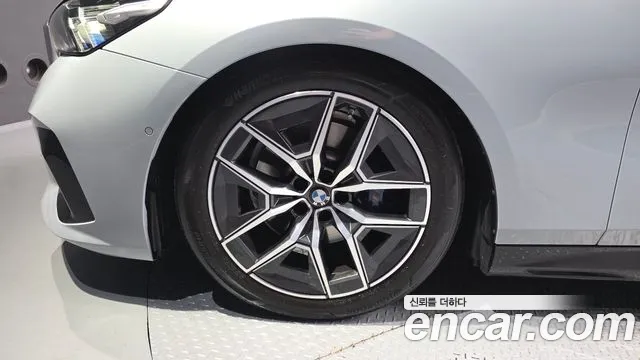BMW 5 Series G60 — Фото автомобиля 5