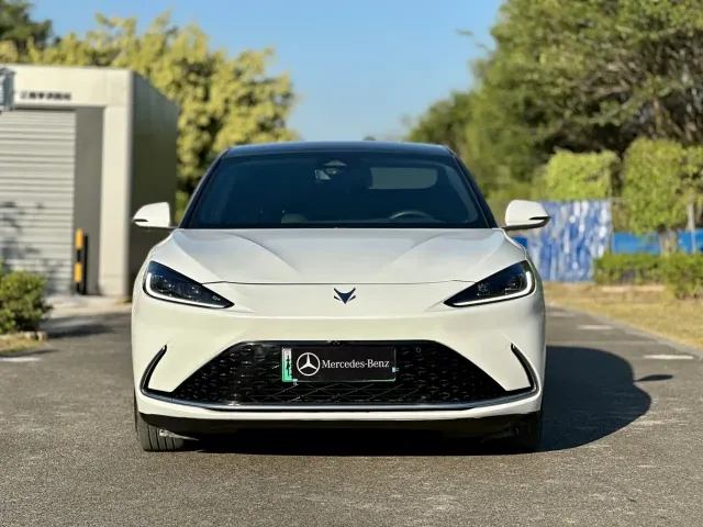 Arcfox Alpha S — Фото автомобиля 2