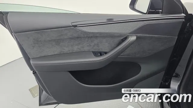 Tesla Model Y — Фото автомобиля 13