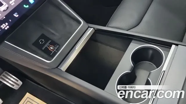 Tesla Model Y — Фото автомобиля 14