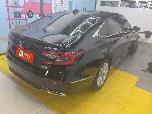 Honda Accord — Фото автомобиля 3