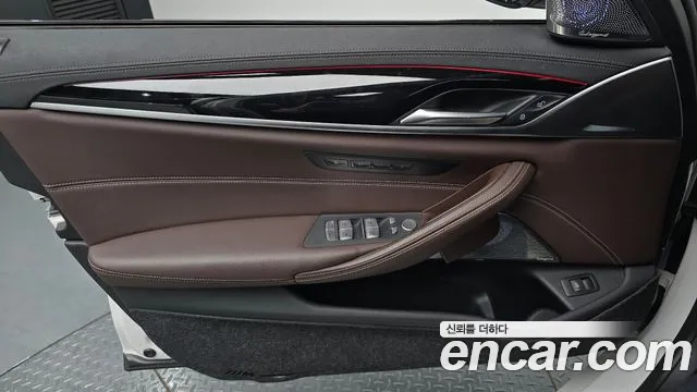 BMW 5 Series G30 — Фото автомобиля 23