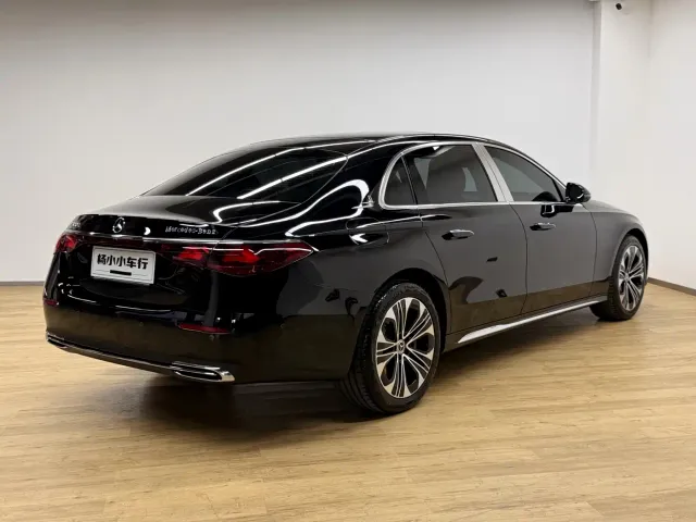 Mercedes-Benz E-Class — Фото автомобиля 30