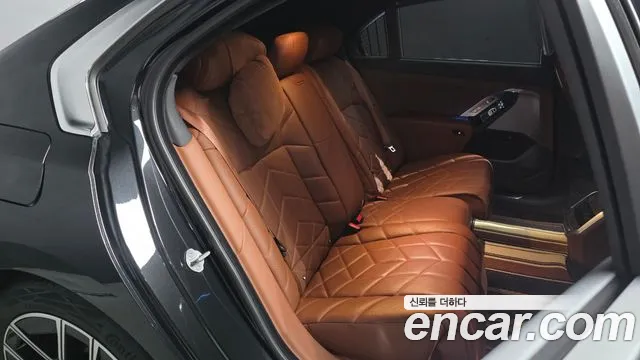 BMW i7 G70 — Фото автомобиля 17