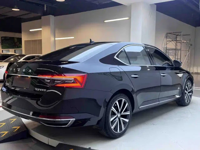 Skoda Superb — Фото автомобиля 6