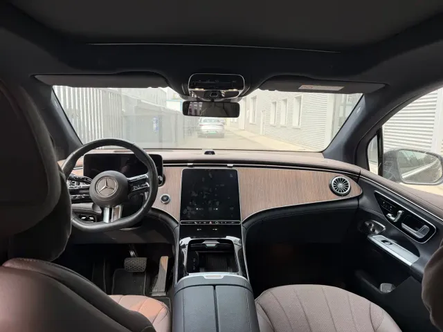 Mercedes-Benz EQE SUV — Фото автомобиля 6