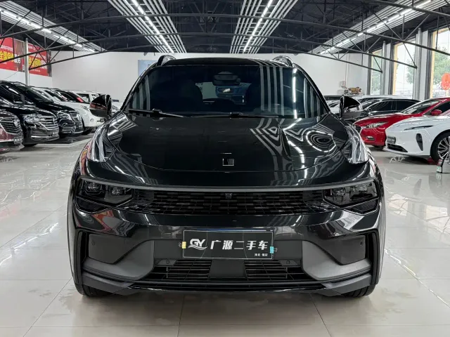 Lynk & Co 01 — Фото автомобиля 2