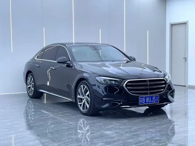 Mercedes-Benz E-Class — Фото автомобиля 3