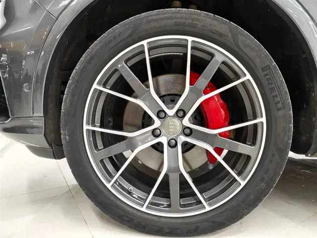 Audi Q7 — Фото автомобиля 10