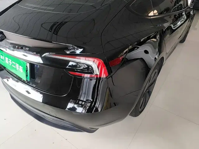 Tesla Model 3 — Фото автомобиля 7