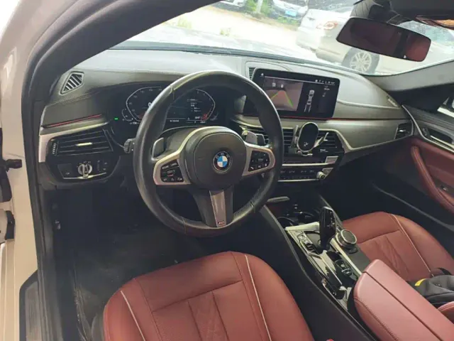 BMW 5 Series — Фото автомобиля 9
