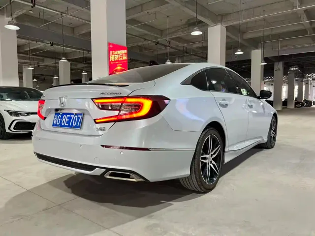 Honda Accord — Фото автомобиля 9