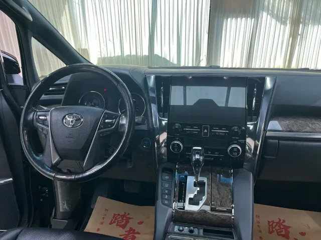 Toyota Vellfire — Фото автомобиля 15