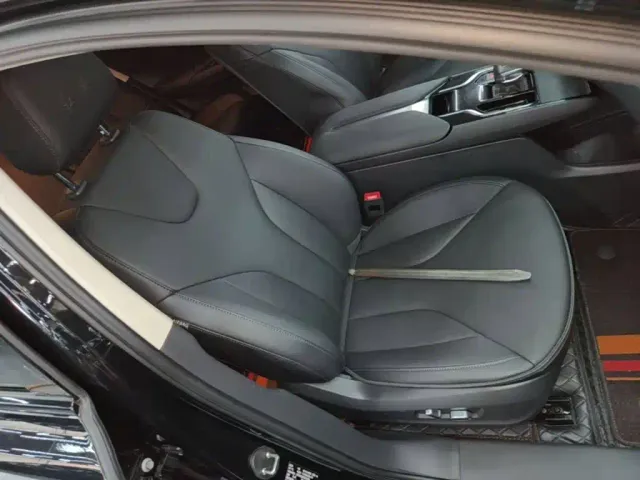 Hongqi E-QM5 — Фото автомобиля 24