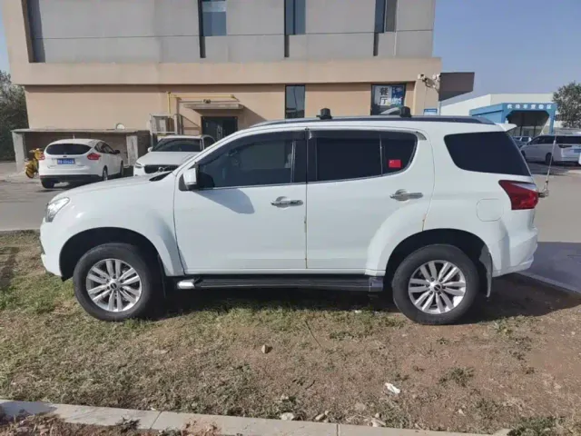 Isuzu mu-X Ranger — Фото автомобиля 4