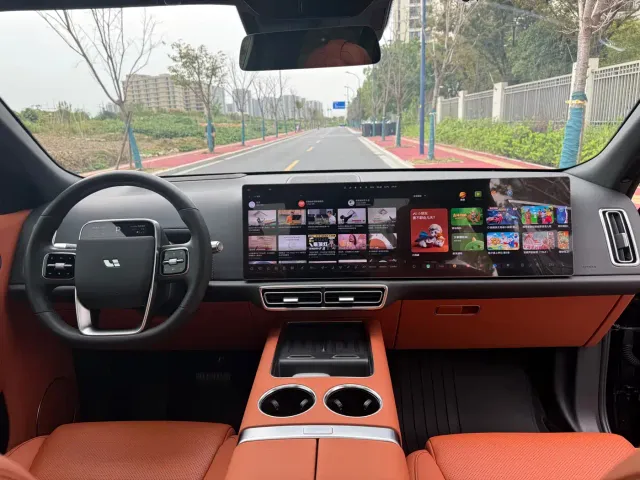 Li Auto L8 — Фото автомобиля 16