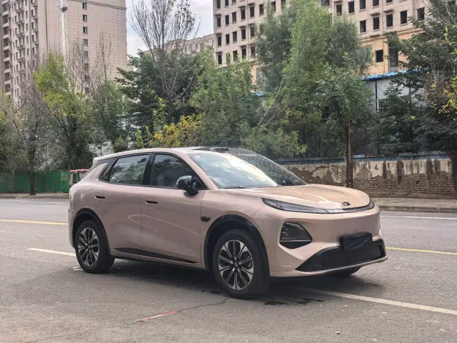 Changan Qiyuan Q05 — Фото автомобиля 3