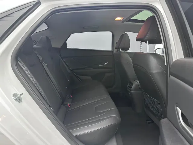 Hyundai Elantra — Фото автомобиля 13