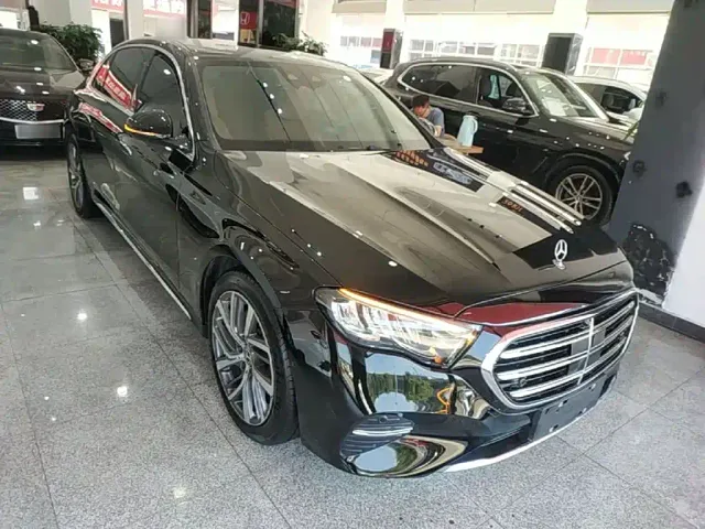 Mercedes-Benz E-Class — Фото автомобиля 3
