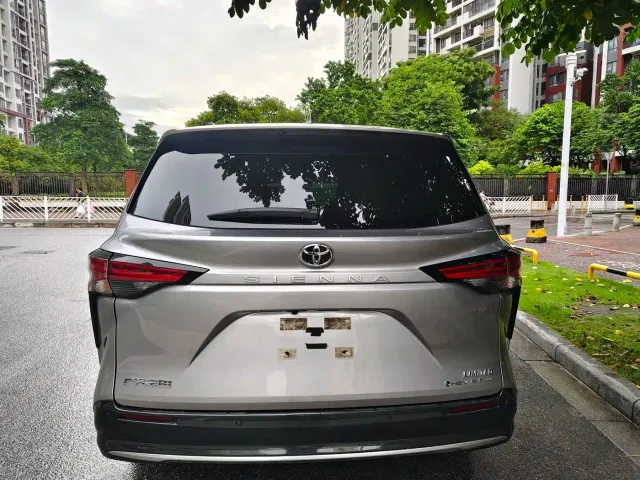 Toyota Sienna — Фото автомобиля 6