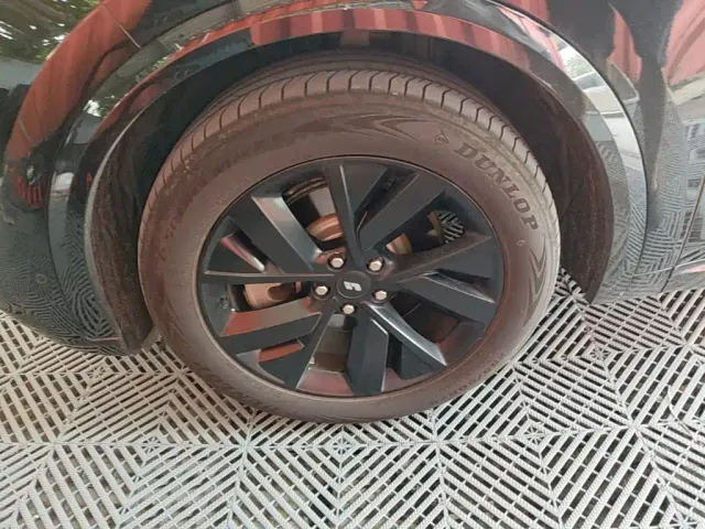 Li Auto L8 — Фото автомобиля 22