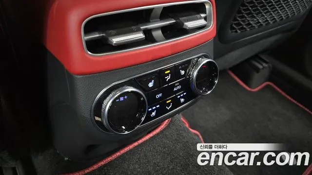 Genesis GV70 — Фото автомобиля 30