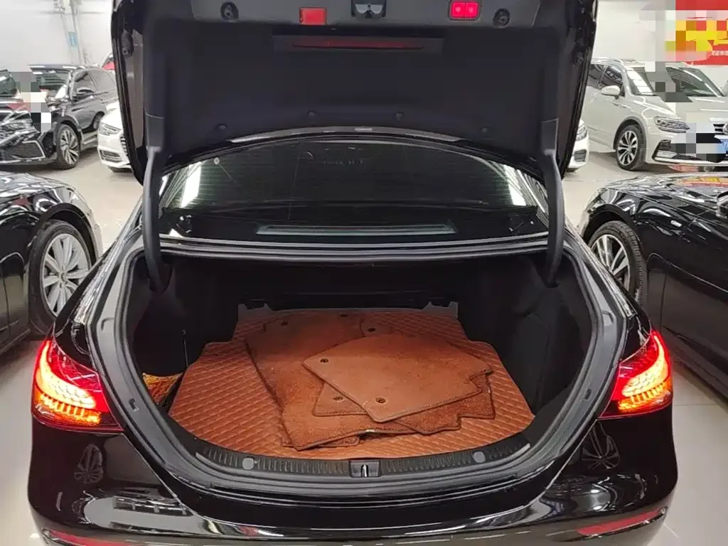 Mercedes-Benz Mercedes-Benz E-Class 2022 Second Facelift E 300 L Fashion — Фото автомобиля 18