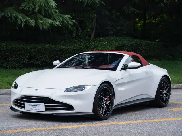 Aston Martin V8 Vantage — Фото автомобиля 8