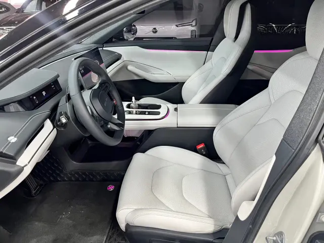 Xiaomi SU7 — Фото автомобиля 4