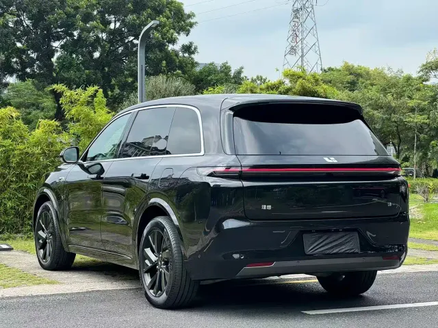 Li Auto L8 — Фото автомобиля 13