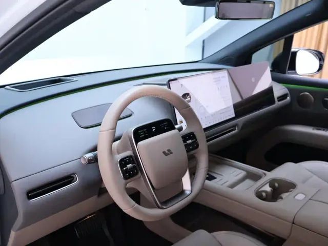 Li Auto i6 — Фото автомобиля 11