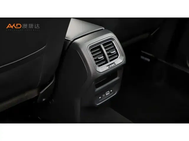 Volkswagen Tiguan L — Фото автомобиля 9