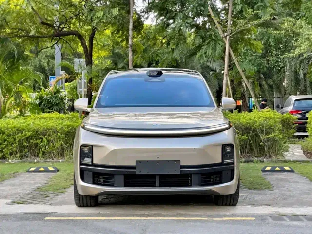 Li Auto L9 — Фото автомобиля 4