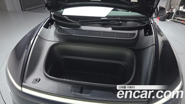 Tesla Model Y — Фото автомобиля 5