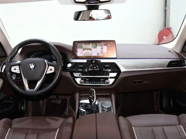 BMW 5 Series — Фото автомобиля 12