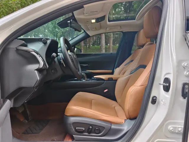 Lexus UX — Фото автомобиля 10
