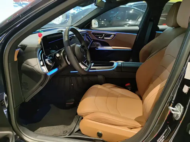 Mercedes-Benz E-Class — Фото автомобиля 5