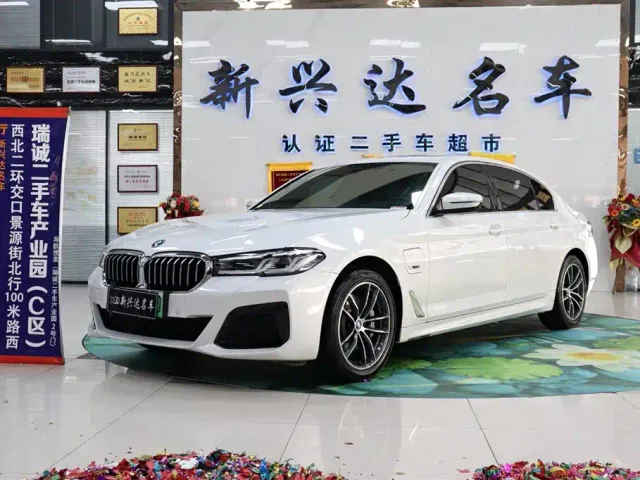 Фотография автомобиля — BMW 5 Series