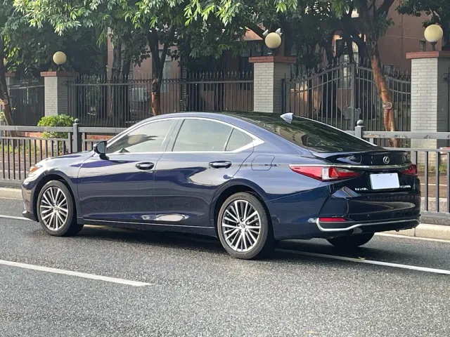 Lexus ES — Фото автомобиля 3