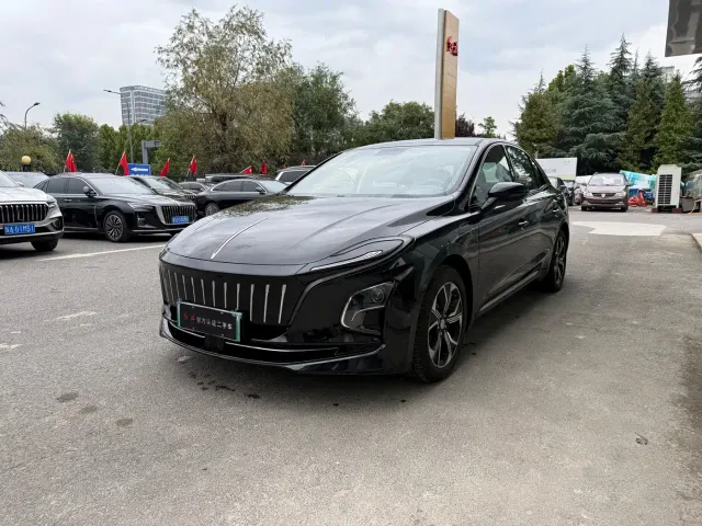 Фотография автомобиля — Hongqi E-QM5