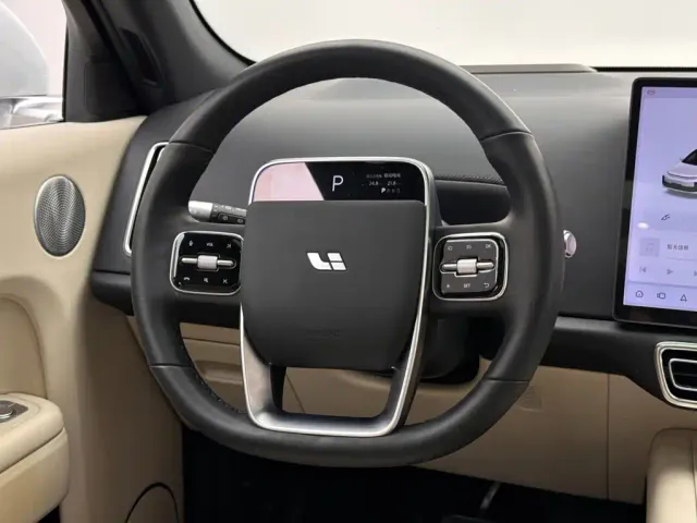 Li Auto L7 — Фото автомобиля 12