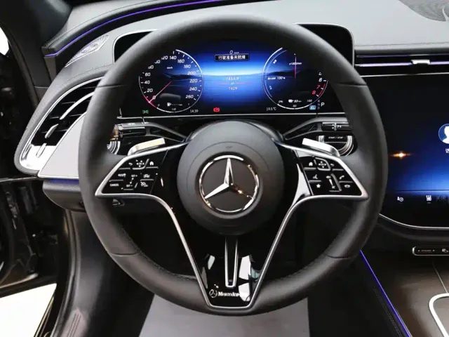 Mercedes-Benz E-Class — Фото автомобиля 16