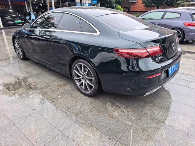 Mercedes-Benz E-Class — Фото автомобиля 12