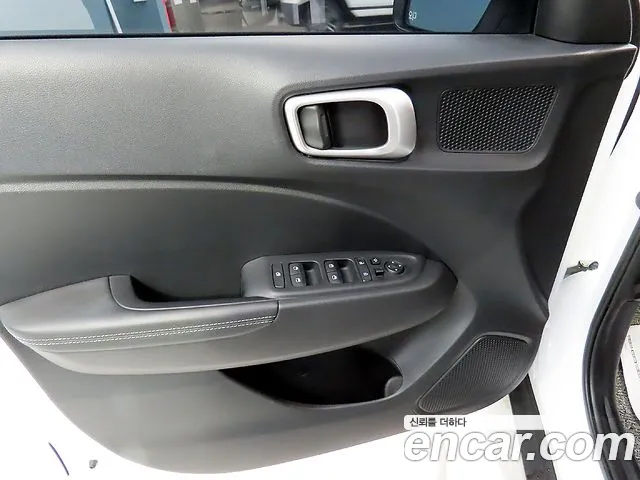 Hyundai Venue — Фото автомобиля 14