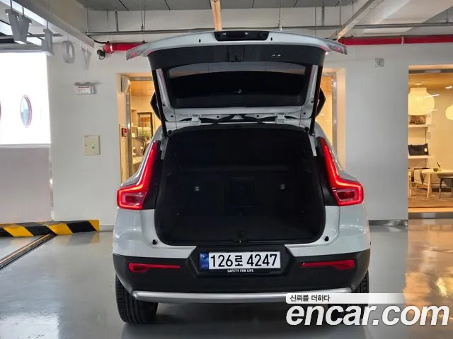 Volvo XC40 — Фото автомобиля 5