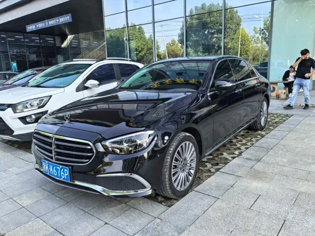 Фотография автомобиля — Mercedes-Benz E-Class