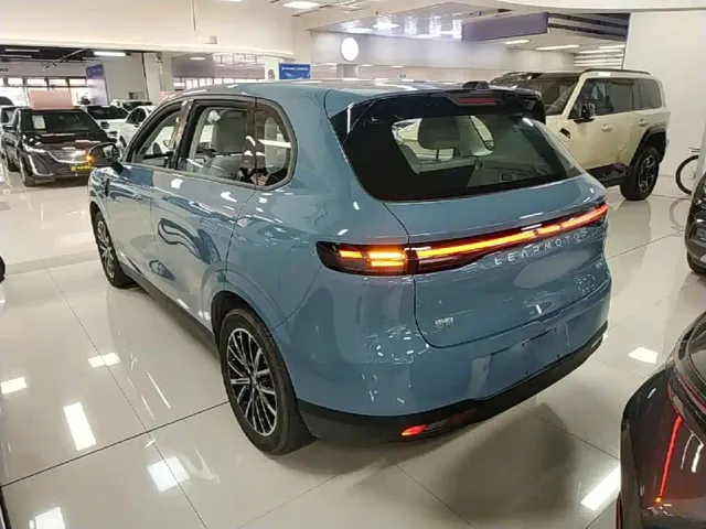 Leapmotor B10 — Фото автомобиля 4