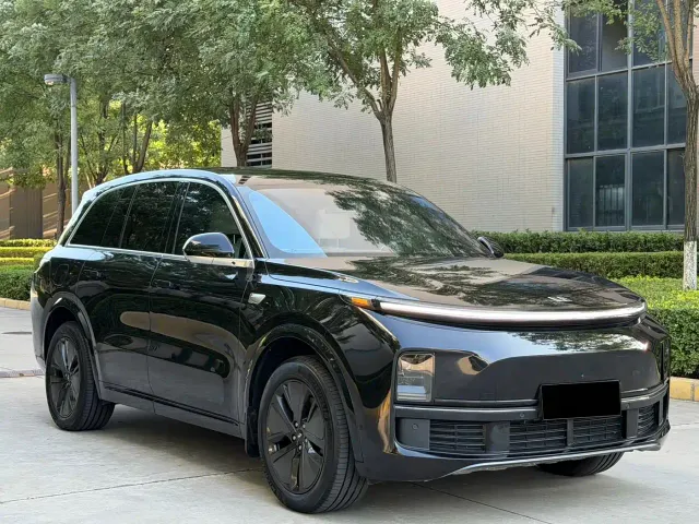 Li Auto L8 — Фото автомобиля 4